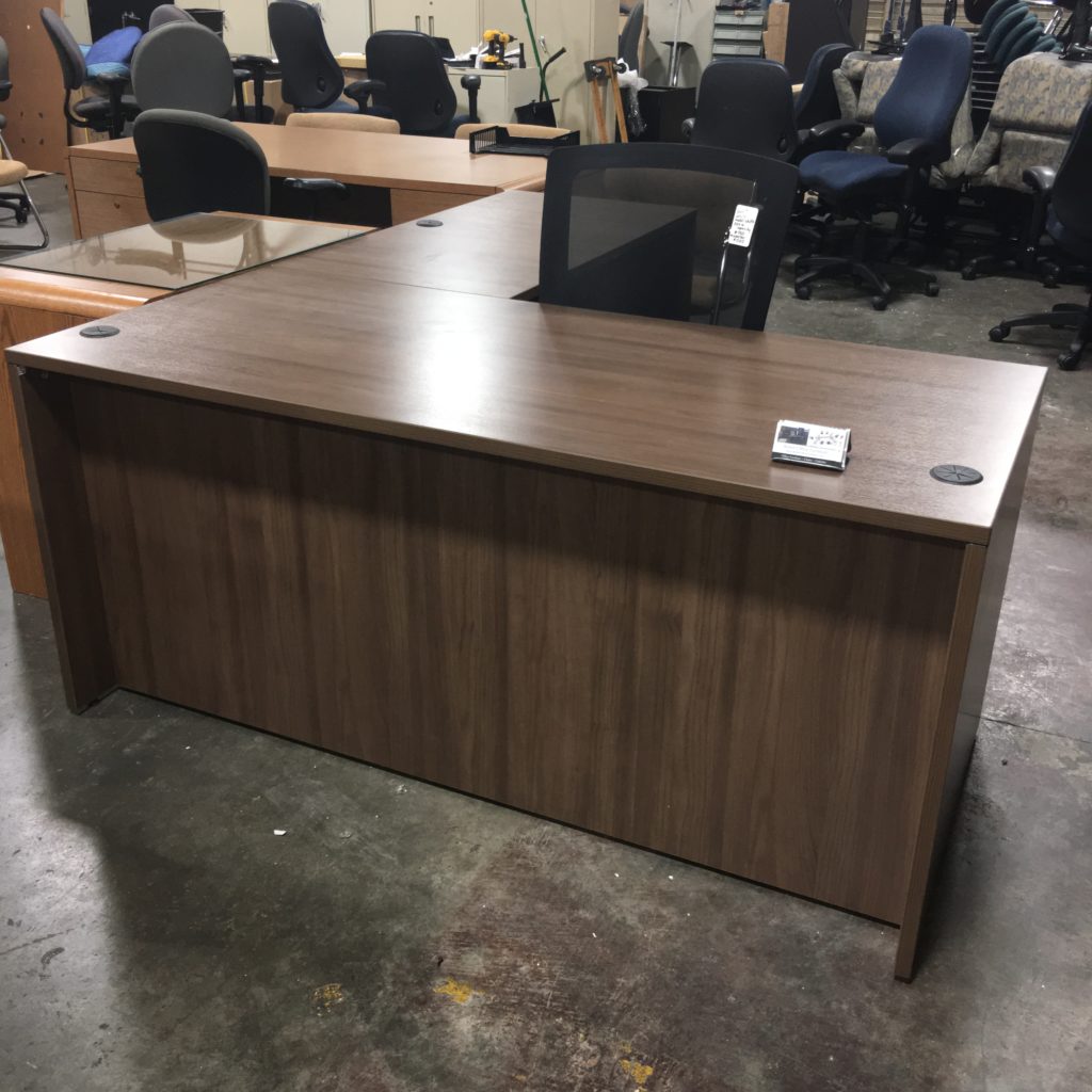 Modern Walnut L Desk with One Full Set of Drawers 939